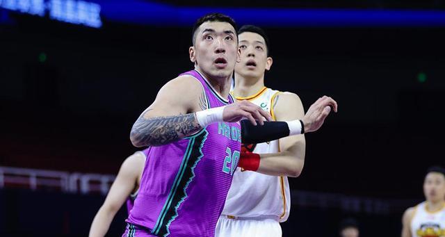 目前CBA, 役的他, 赋的替补中