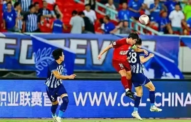 敌卫冕冠军, 大连英博, 战平青岛海