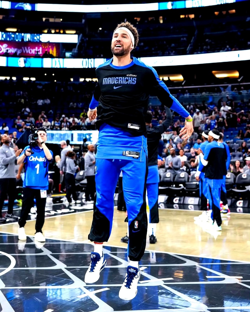 低迷, 的进攻来冲, 开让汤普森 低迷, 的进攻来冲, 开让汤普森