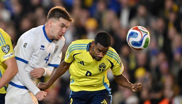 与哲凯赖什, 上演帽子戏, 联赛杯对阵 与哲凯赖什, 上演帽子戏, 联赛杯对阵